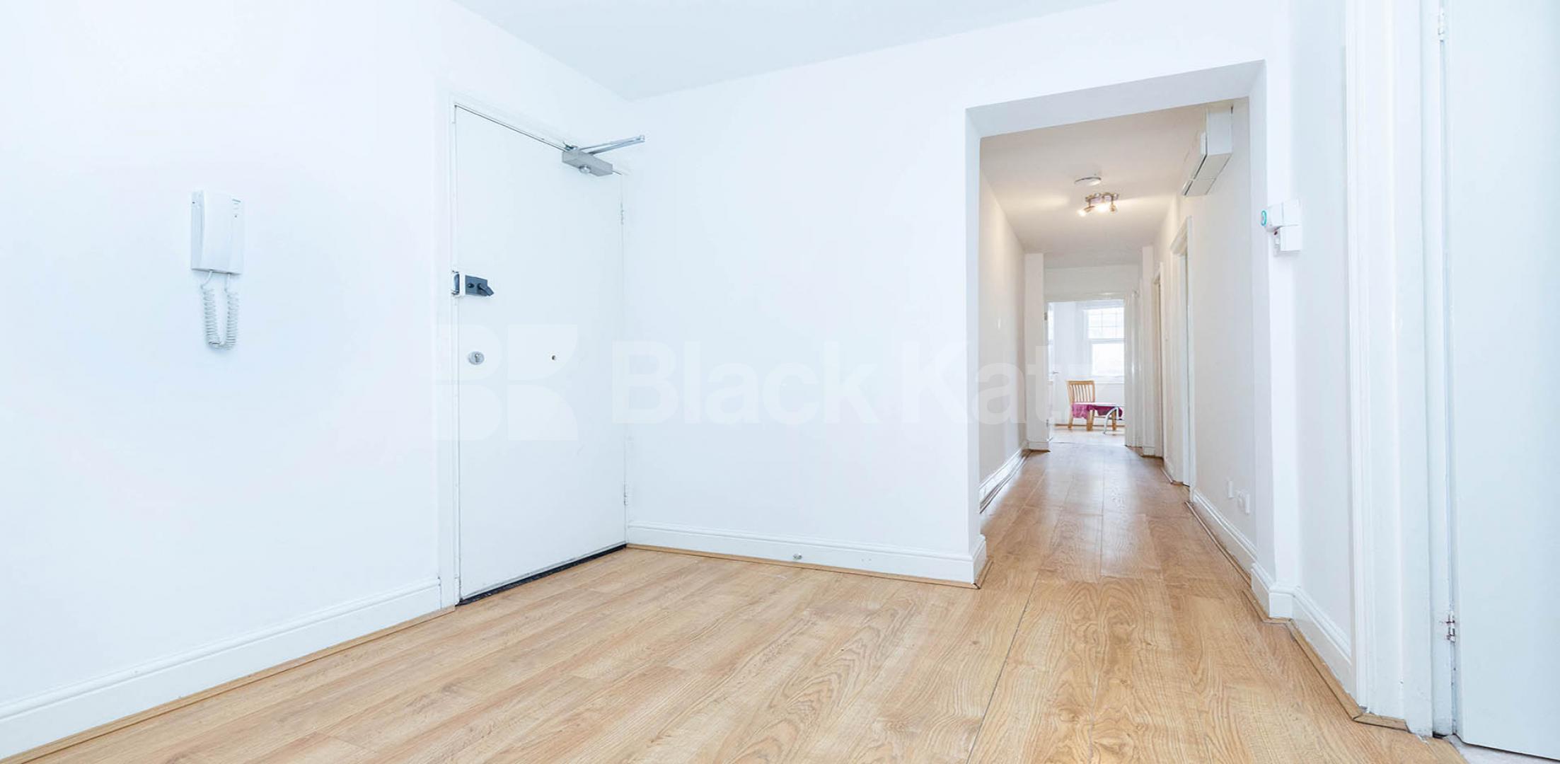 			LARGE 4 BED, 4 Bedroom, 1 bath, 1 reception Flat			 Criterion Mews, UPPER HOLLOWAY 